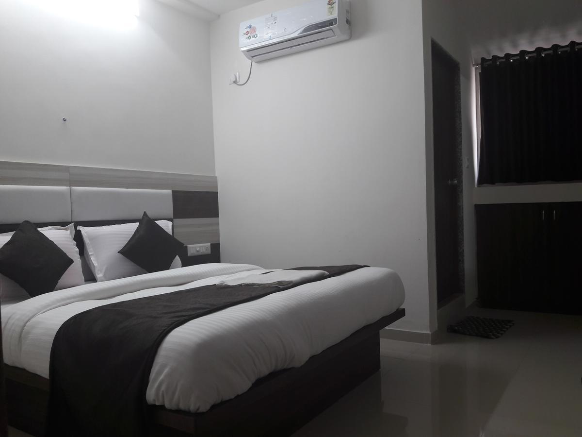 Hotel Sunstay Ahmedabad Exterior photo