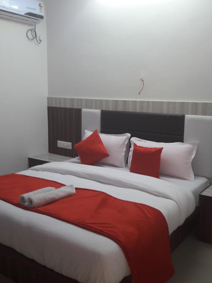 Hotel Sunstay Ahmedabad Exterior photo
