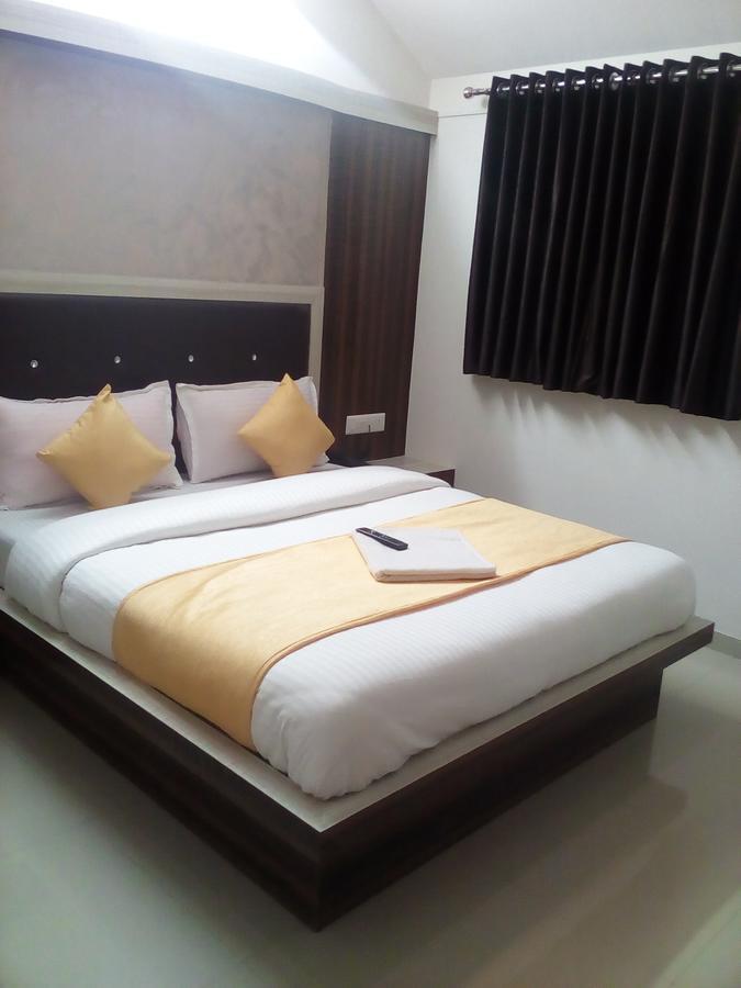 Hotel Sunstay Ahmedabad Exterior photo