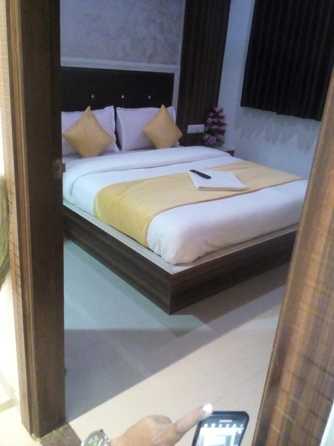 Hotel Sunstay Ahmedabad Exterior photo