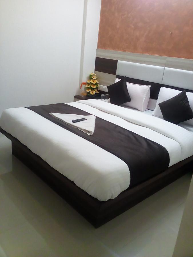 Hotel Sunstay Ahmedabad Exterior photo